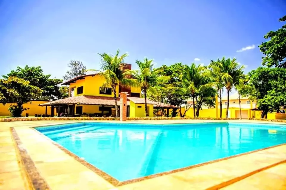 Imagem da clínica com piscina