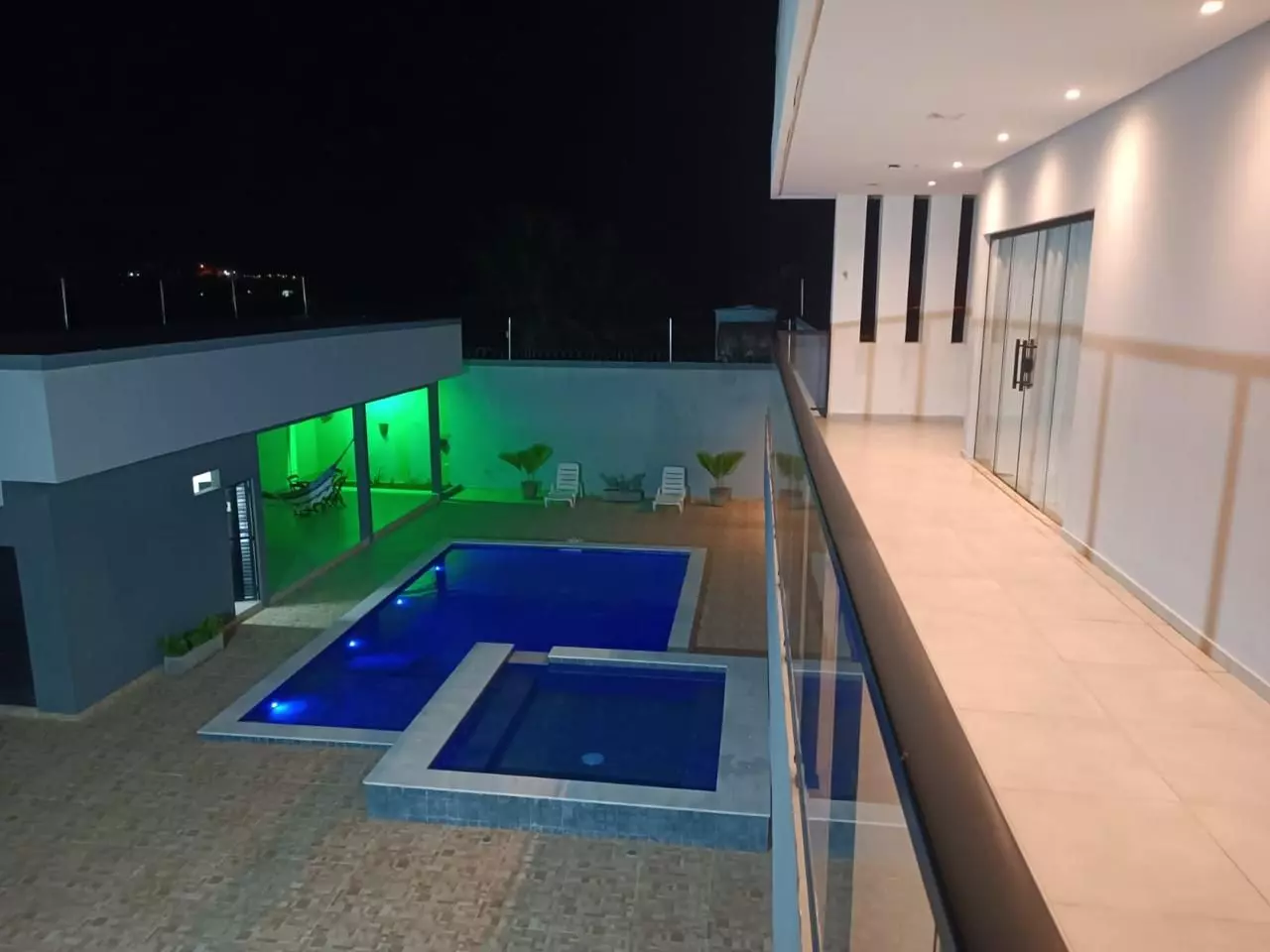 Clínica Alto Padrão em Carbonita